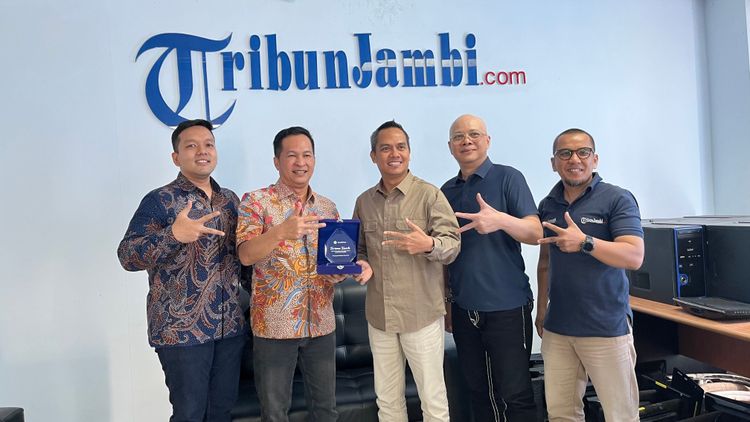 KrediOne dan Tribun Jambi Perkuat Kolaborasi Literasi Keuangan Digital Melalui Podcast Edukatif
